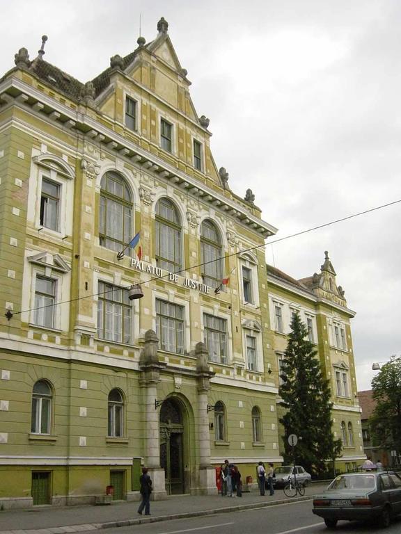 Central City Ap Sibiu Bagian luar foto
