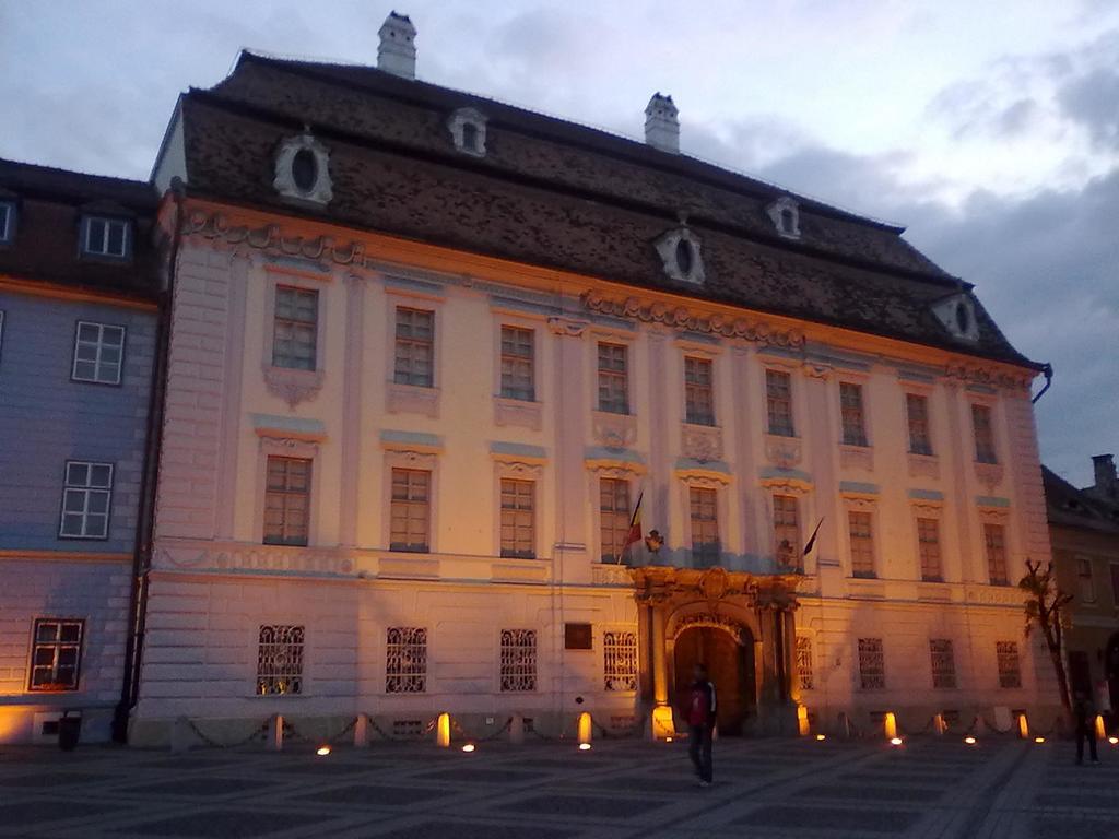 Central City Ap Sibiu Bagian luar foto