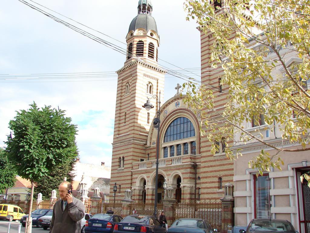 Central City Ap Sibiu Bagian luar foto