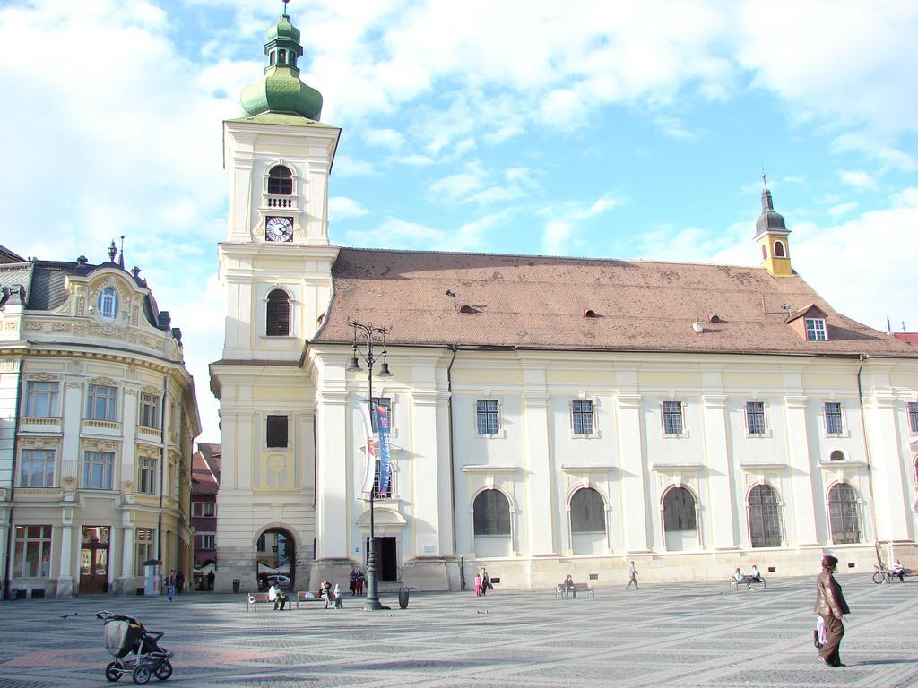 Central City Ap Sibiu Bagian luar foto