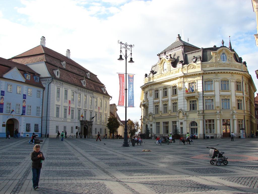 Central City Ap Sibiu Bagian luar foto