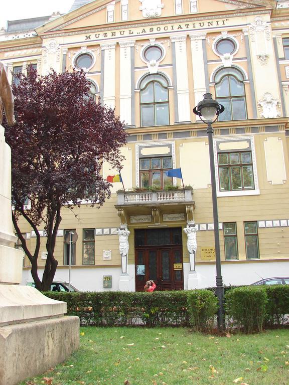 Central City Ap Sibiu Bagian luar foto